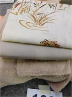 Three piece beige, duck décor, towel set - new