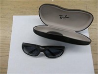 PAIR OF RAY BAN GLASSES