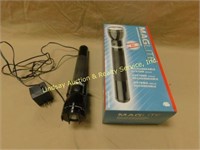 Maglite rechargeable flashlight system w/