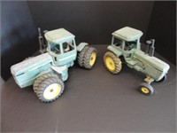 B18- JOHN DEERE TOY TRACTORS