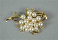 GOLD & PEARL BOW FORM CLUSTER BROOCH