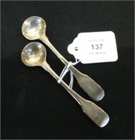 Pair of George III silver master salt spoons, 20g