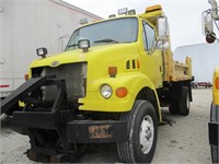 2001 STERLING CATERPILLAR Spreader Truck