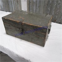 Wood box w/hinged lid