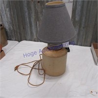 Crock lamp with shade
