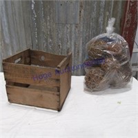 Wood box w/craft balls