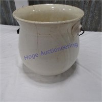 Pot with handle