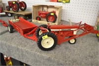 Farmall Tractor w/Bucket & Spreader