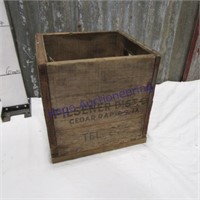 Pilsener Dist. Co. wood box
