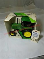 Ertl John Deere 2550 Tractor NIB 1/16