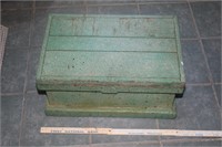 ANTIQUE GREEN TRUNK ! BR