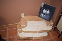 2 DOG BEDS & FRAMED & MATTED PRINT ! DN