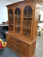 LARGE ETHAN ALLEN CHINA CABINET W GLASS SHELVES