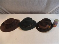 Trois chapeaux dont un Bitmore,Bovet et autre