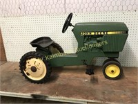 Ertle John Deere Cast Metal pedal Tractor