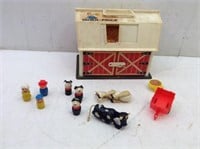 Vtg Fisher Price Barn w/ (3) Wood Little People