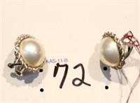 Ladies 14kt white pierced Mabe' Pearl Earrings