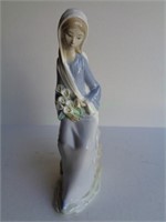 Lladro " Girl sitting with Lilies ' 4972