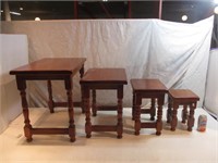 Tables de salon 'babouchka' en bois précieux