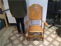Chaise bercante pliante en bois