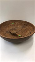 19” Round bowl, two paddles, good condition