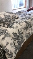 Twin set of bedding, Comforter with throw pillow