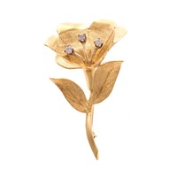 A Lady's Flower Brooch in 18K Gold