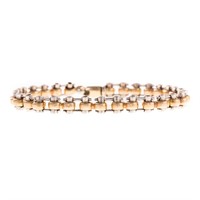 A Lady's Heavy Link Bracelet in 14K