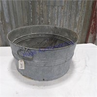 Round galvanized washtub