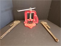 B2- PIPE VISE AND PIPE WRENCHES