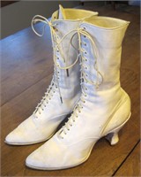 Antique White Ladies High Top Lace Up Shoes