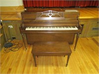 LOWREY PIANO /  BENCH WALNUT FIN. 57 IN L- 22IN D