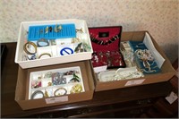 Lot, costume jewelry and men's cuff links