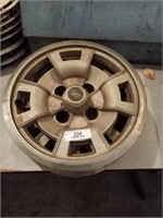 Datsun Z hubcaps quantity 4