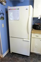 Amana 19 Cu. Ft. Bottom/freezer refrigerator