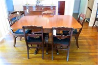 42" mahogany Duncan Phyfe style drop leaf table
