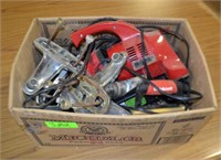 BOX OF ITEMS WITH 2 FAUCET HEADS, HAND VACCUM ETC.