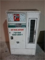 Vintage 7UP pop machine