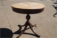 Fancy Footed round Table