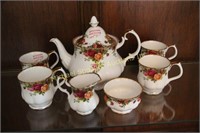 ROYAL ALBERT OLD COUNTRY ROSE TEA SET