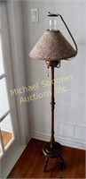 1940'S COLONIAL STYLE WALNUT READING LAMP