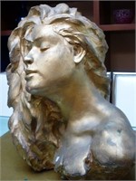 Lager sculpture of female