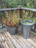 patio planters (2)