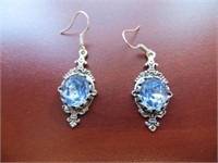 PAIR OF EARRINGS