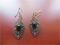 PAIR OF EARRINGS