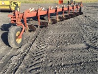 Melroe 903 - 8 Bottom Plow