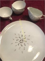 8 plate serving set of Petite Bouquet by Japan