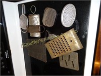 Lot of assorted vintage graters