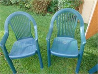6 Green Plastic Patio Chairs with Plastic Bench