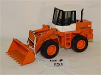 ARTICULATING WHEEL LOADER BY HITACHI 1/40 SCALE